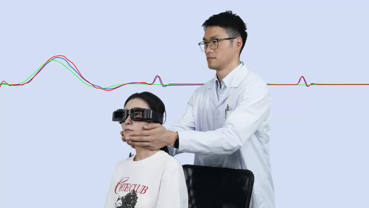 Video head impulse test used to evaluate vestibulo-ocular reflex during vestibular examination