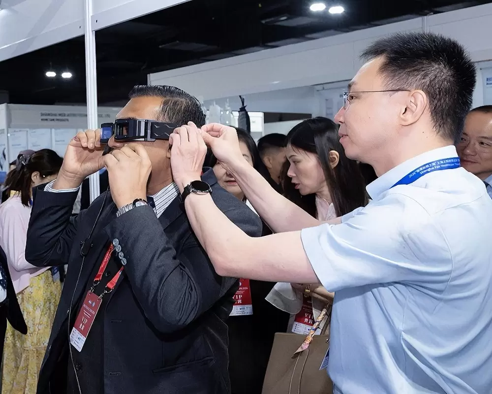 ZEHNIT team demonstrating vestibular and rehabilitation technologies to local government representatives.